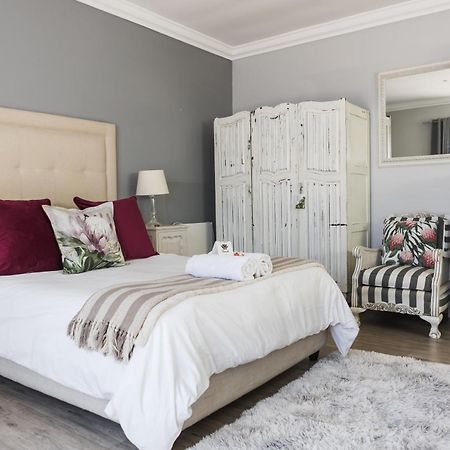 Namaste Spacious Studio Apartment Langebaan Esterno foto